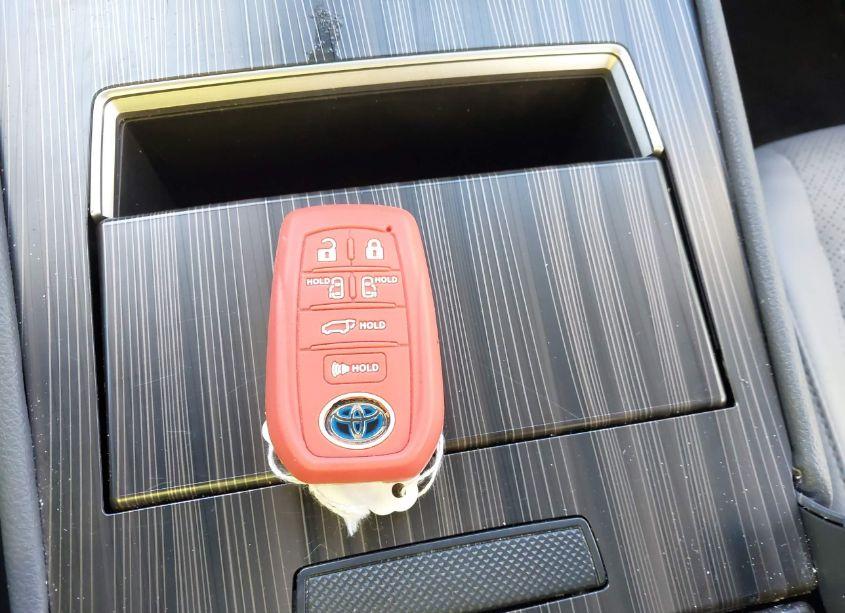 Photo 11 of 2023 Toyota Sienna LIMITED (VIN 5TDZRKEC2PS170864)