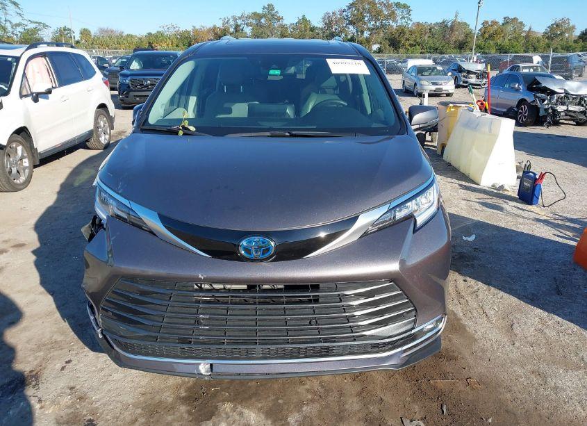 Photo 12 of 2023 Toyota Sienna LIMITED (VIN 5TDZRKEC2PS170864)