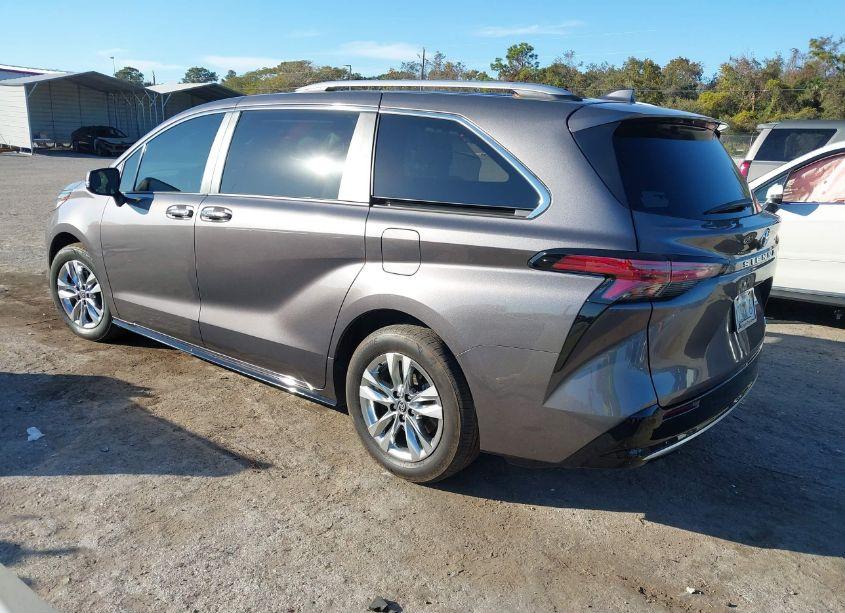 Photo 3 of 2023 Toyota Sienna LIMITED (VIN 5TDZRKEC2PS170864)