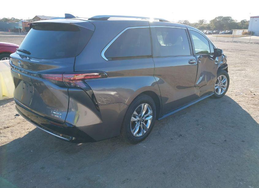 Photo 4 of 2023 Toyota Sienna LIMITED (VIN 5TDZRKEC2PS170864)