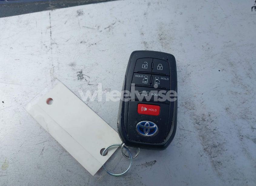 Photo 11 of 2022 Toyota Sienna LIMITED (VIN 5TDZRKEC3NS083956)