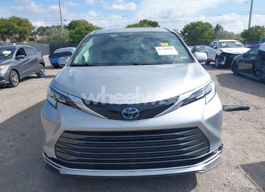 Photo 12 of 2022 Toyota Sienna LIMITED (VIN 5TDZRKEC3NS083956)