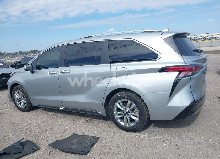 Photo 14 of 2022 Toyota Sienna LIMITED (VIN 5TDZRKEC3NS083956)