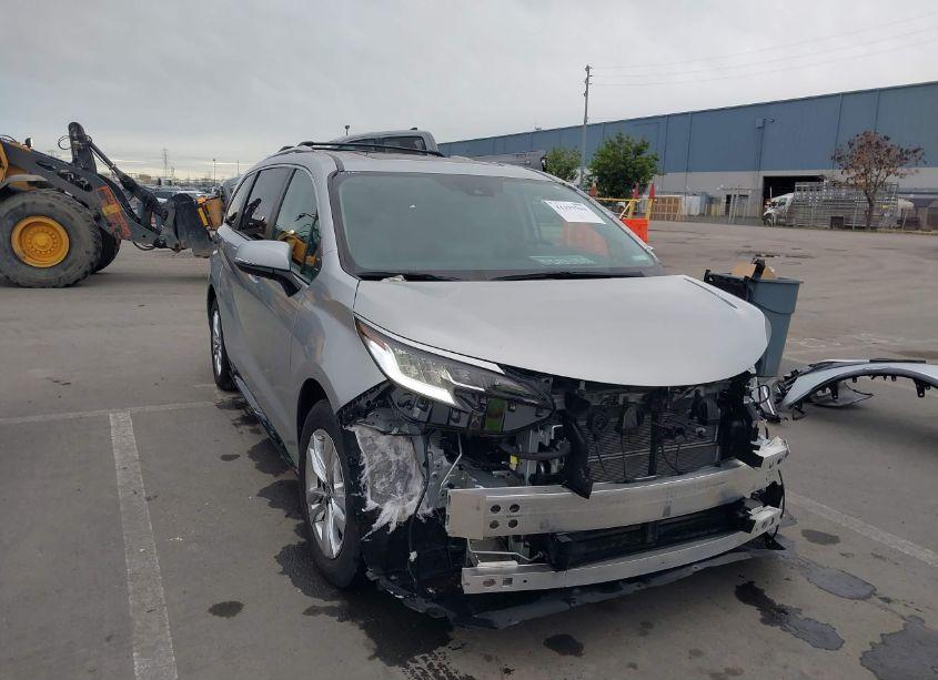2022 Toyota Sienna LIMITED (VIN 5TDZRKEC3NS095556) main photo
