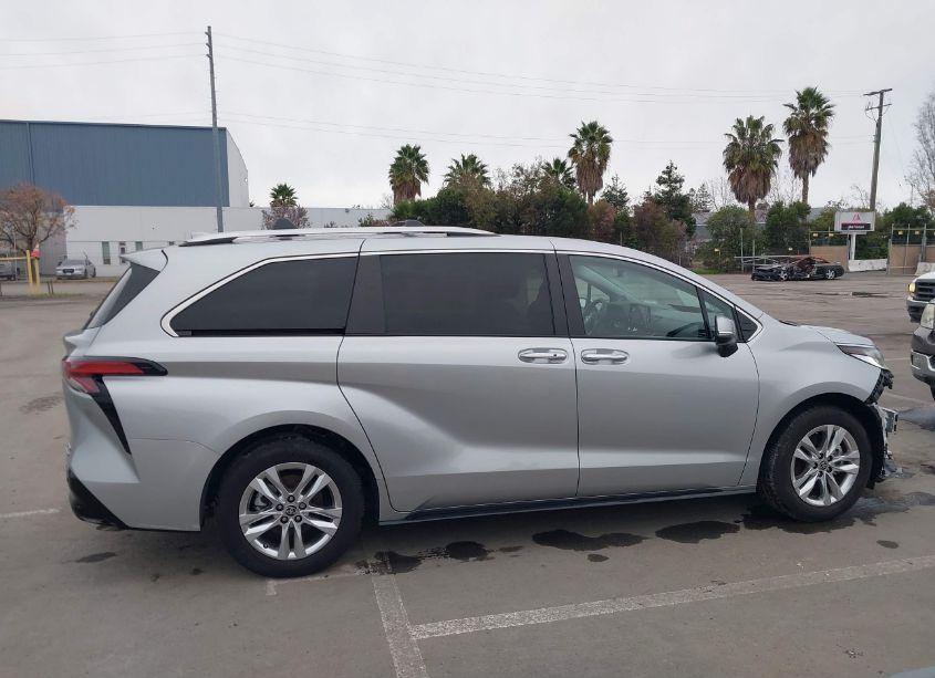 Photo 14 of 2022 Toyota Sienna LIMITED (VIN 5TDZRKEC3NS095556)