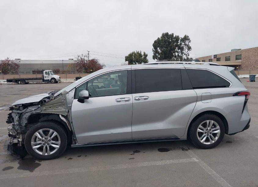 Photo 15 of 2022 Toyota Sienna LIMITED (VIN 5TDZRKEC3NS095556)