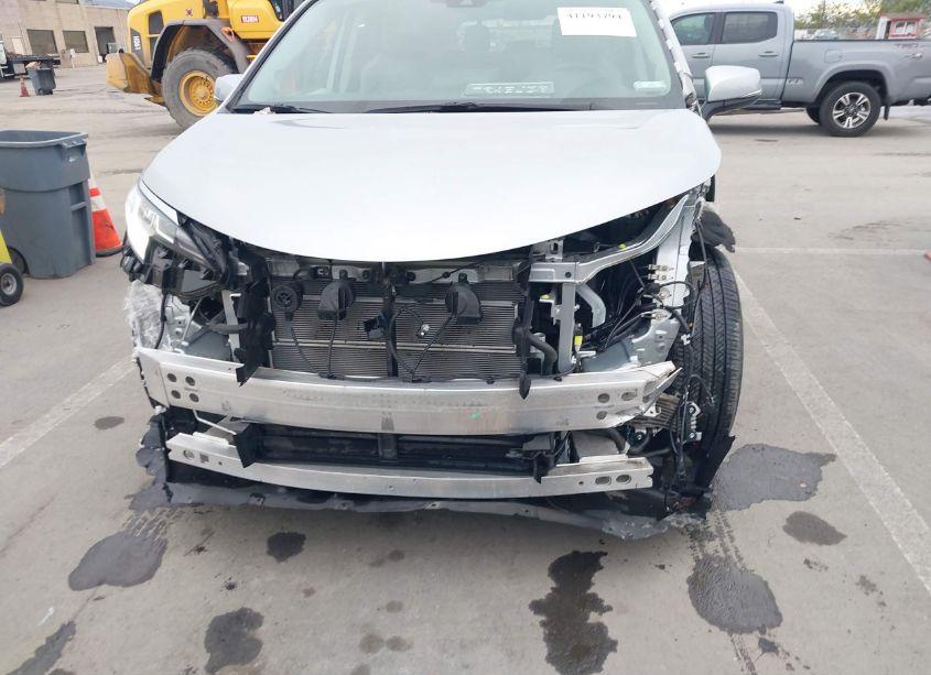 Photo 6 of 2022 Toyota Sienna LIMITED (VIN 5TDZRKEC3NS095556)