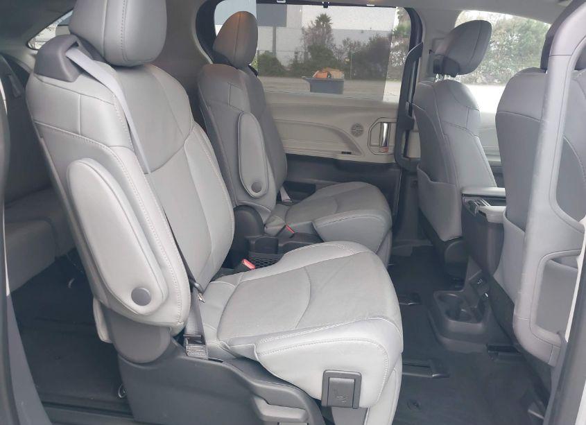 Photo 8 of 2022 Toyota Sienna LIMITED (VIN 5TDZRKEC3NS095556)
