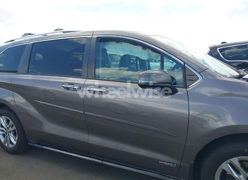 Photo 13 of 2021 Toyota Sienna LIMITED (VIN 5TDZRKEC6MS041151)