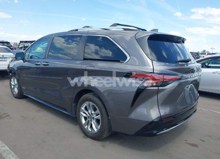 Photo 3 of 2021 Toyota Sienna LIMITED (VIN 5TDZRKEC6MS041151)