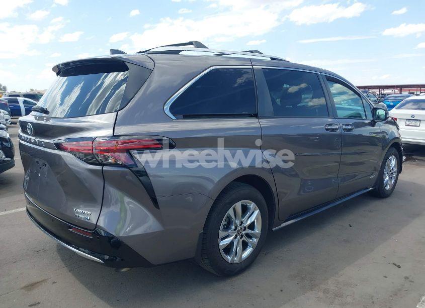 Photo 4 of 2021 Toyota Sienna LIMITED (VIN 5TDZRKEC6MS041151)