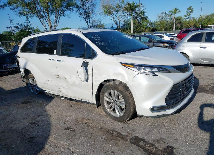 2024 Toyota Sienna LIMITED (VIN 5TDZRKEC6RS209376) main photo