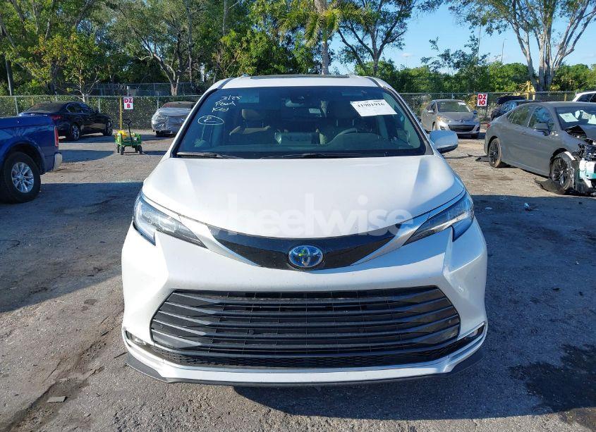 Photo 12 of 2024 Toyota Sienna LIMITED (VIN 5TDZRKEC6RS209376)