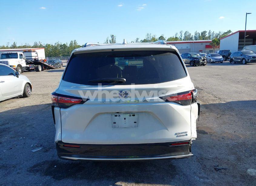 Photo 16 of 2024 Toyota Sienna LIMITED (VIN 5TDZRKEC6RS209376)