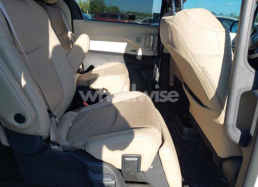 Photo 8 of 2024 Toyota Sienna LIMITED (VIN 5TDZRKEC6RS209376)