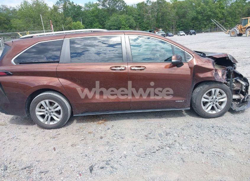 Photo 13 of 2021 Toyota Sienna LIMITED (VIN 5TDZRKEC7MS001242)