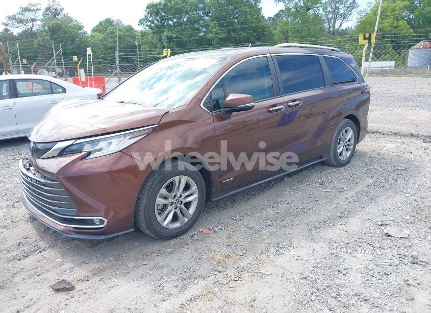 Photo 2 of 2021 Toyota Sienna LIMITED (VIN 5TDZRKEC7MS001242)