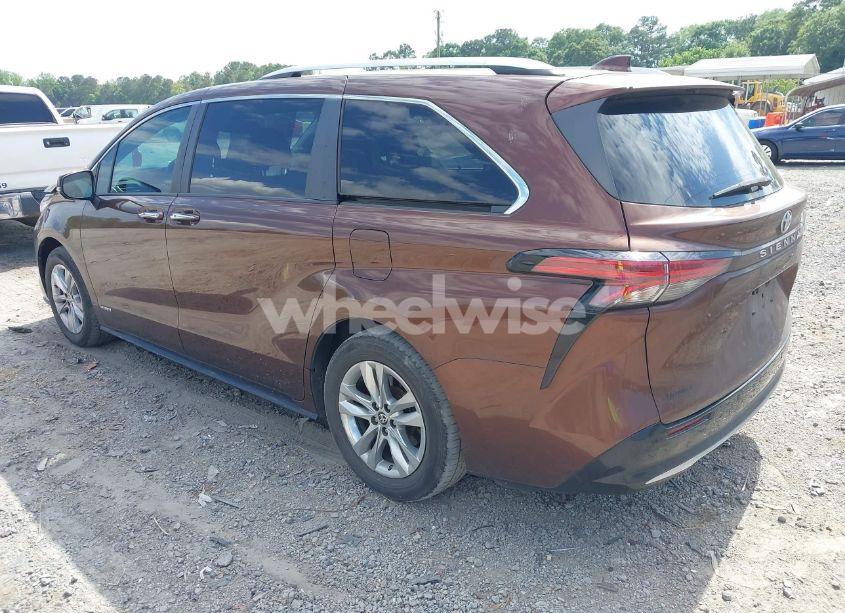 Photo 3 of 2021 Toyota Sienna LIMITED (VIN 5TDZRKEC7MS001242)