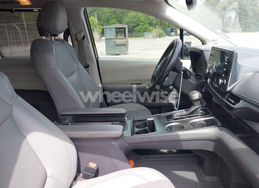 Photo 5 of 2021 Toyota Sienna LIMITED (VIN 5TDZRKEC7MS001242)