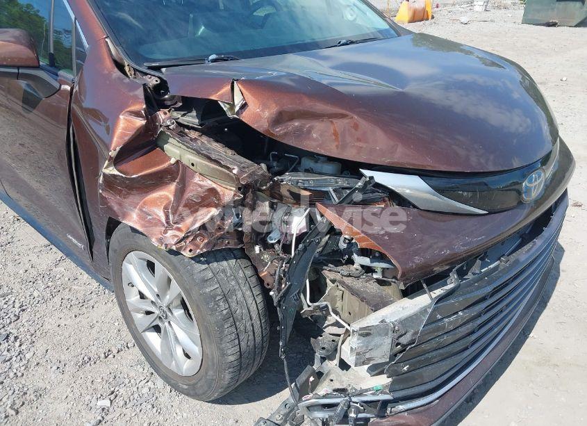 Photo 6 of 2021 Toyota Sienna LIMITED (VIN 5TDZRKEC7MS001242)