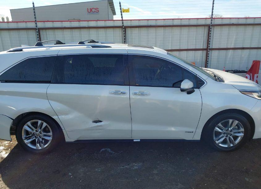 Photo 13 of 2021 Toyota Sienna LIMITED (VIN 5TDZRKEC7MS038159)