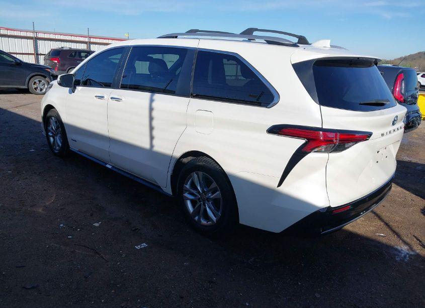 Photo 3 of 2021 Toyota Sienna LIMITED (VIN 5TDZRKEC7MS038159)