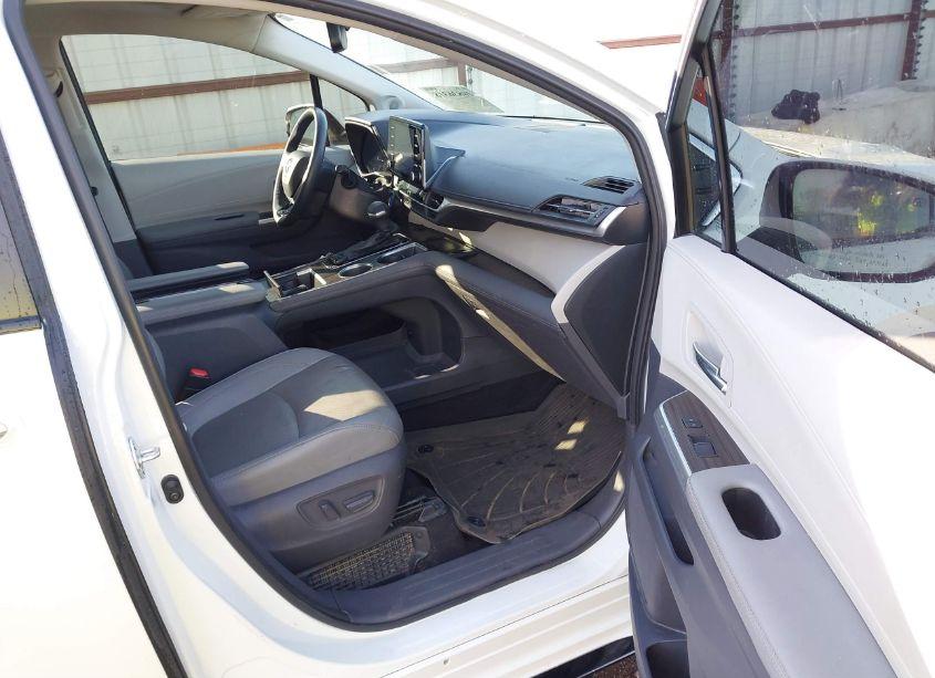 Photo 5 of 2021 Toyota Sienna LIMITED (VIN 5TDZRKEC7MS038159)