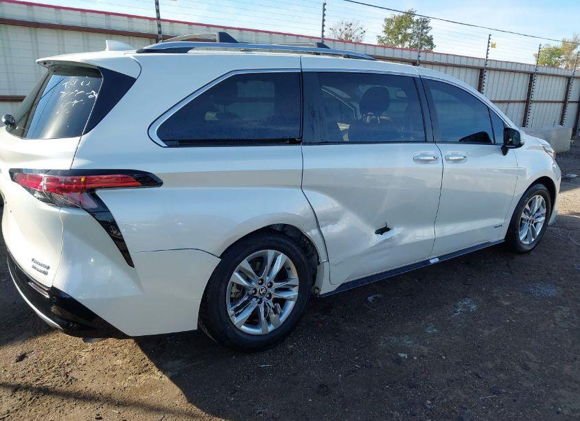 Photo 6 of 2021 Toyota Sienna LIMITED (VIN 5TDZRKEC7MS038159)