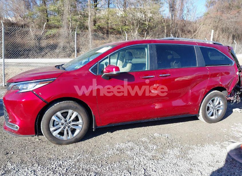 Photo 15 of 2024 Toyota Sienna LIMITED (VIN 5TDZRKEC7RS215946)