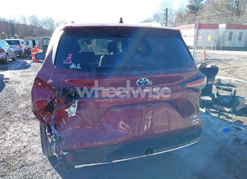 Photo 17 of 2024 Toyota Sienna LIMITED (VIN 5TDZRKEC7RS215946)