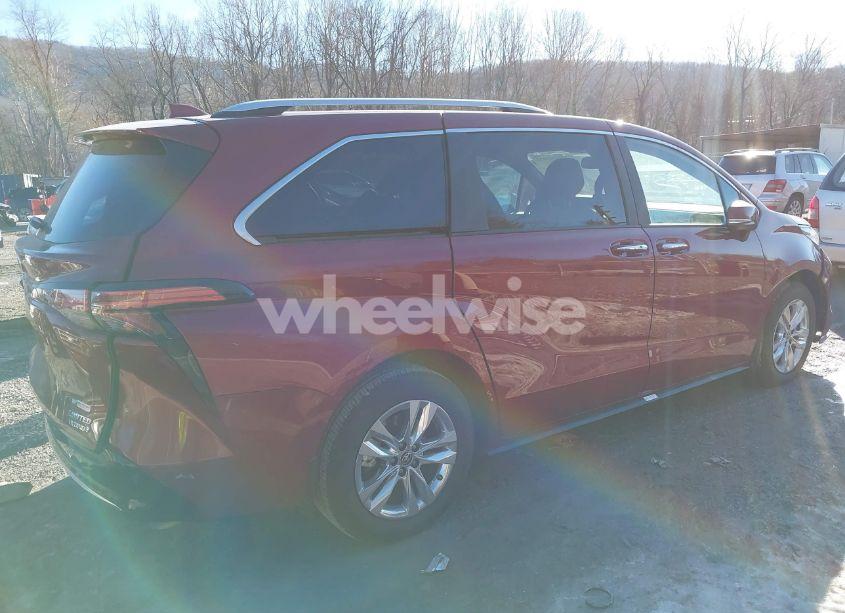 Photo 4 of 2024 Toyota Sienna LIMITED (VIN 5TDZRKEC7RS215946)