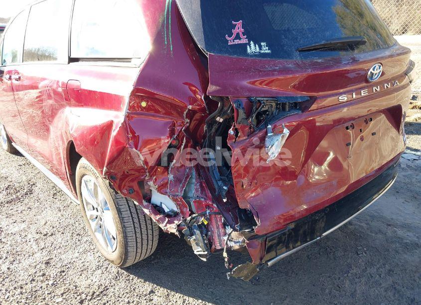 Photo 6 of 2024 Toyota Sienna LIMITED (VIN 5TDZRKEC7RS215946)