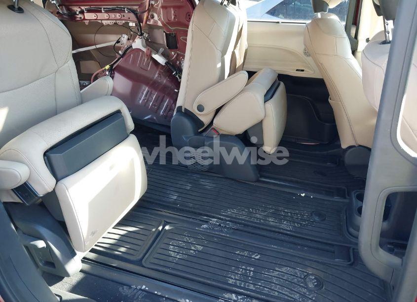 Photo 8 of 2024 Toyota Sienna LIMITED (VIN 5TDZRKEC7RS215946)