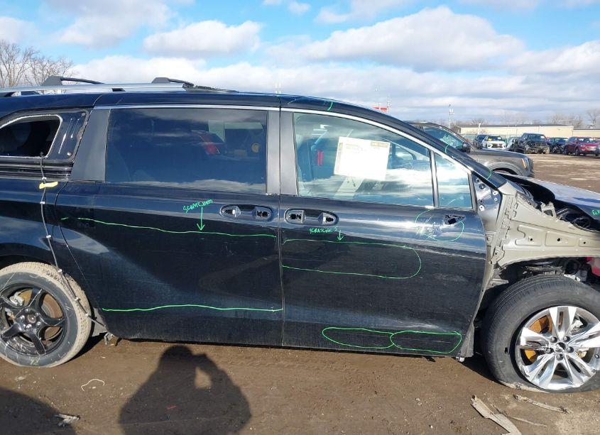 Photo 14 of 2022 Toyota Sienna LIMITED (VIN 5TDZRKEC8NS128924)