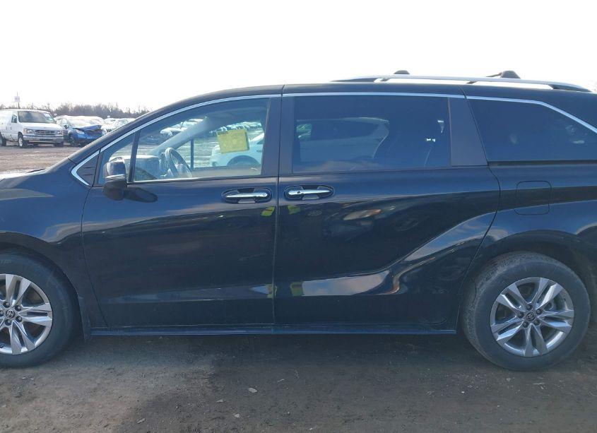 Photo 15 of 2022 Toyota Sienna LIMITED (VIN 5TDZRKEC8NS128924)