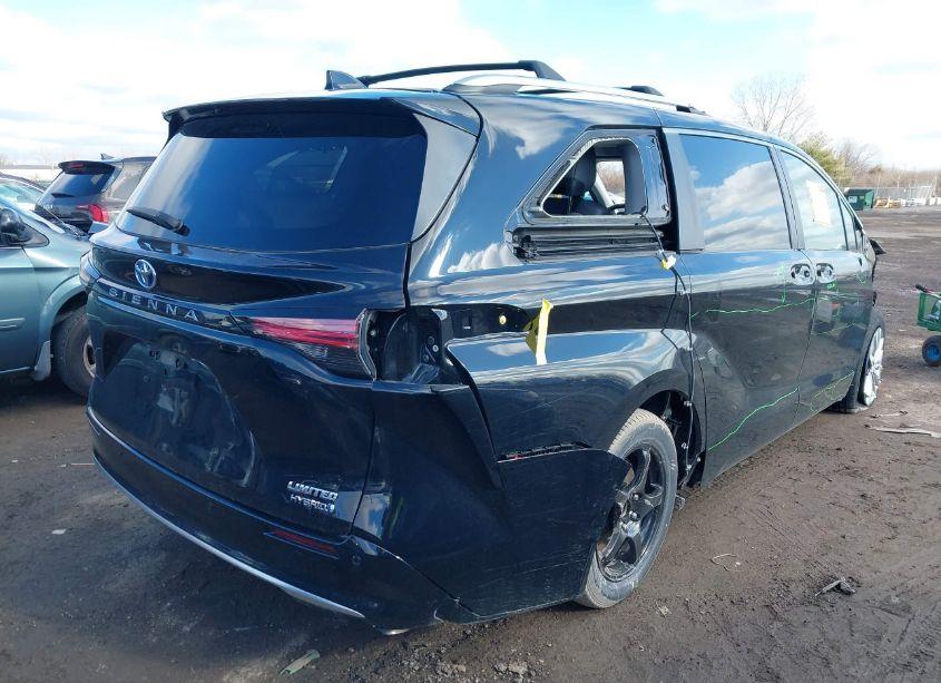 Photo 4 of 2022 Toyota Sienna LIMITED (VIN 5TDZRKEC8NS128924)
