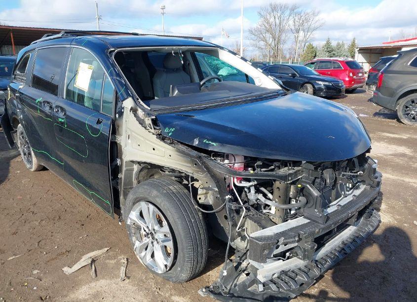 Photo 6 of 2022 Toyota Sienna LIMITED (VIN 5TDZRKEC8NS128924)