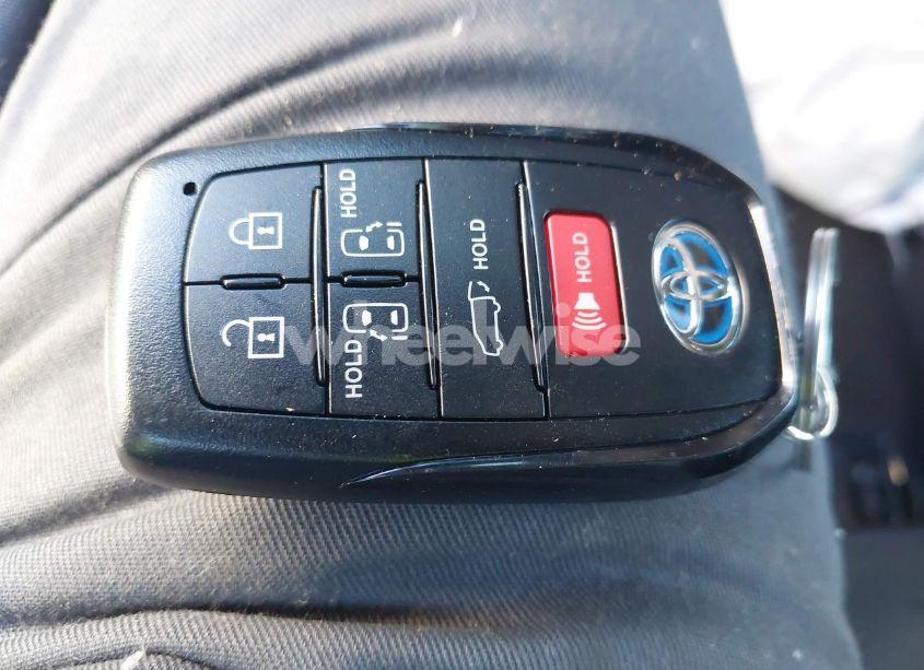 Photo 11 of 2025 Toyota Sienna LIMITED (VIN 5TDZRKEC8SS229392)