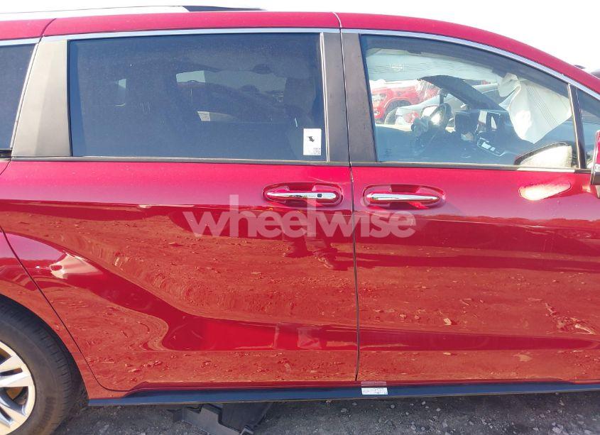 Photo 14 of 2025 Toyota Sienna LIMITED (VIN 5TDZRKEC8SS229392)