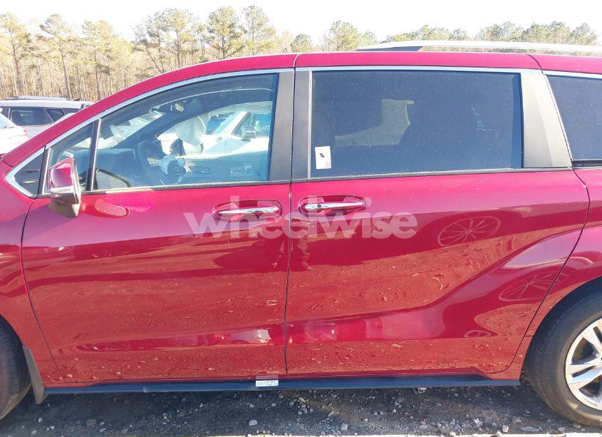 Photo 15 of 2025 Toyota Sienna LIMITED (VIN 5TDZRKEC8SS229392)