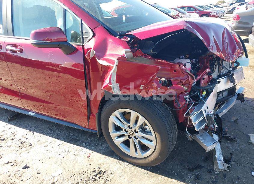 Photo 18 of 2025 Toyota Sienna LIMITED (VIN 5TDZRKEC8SS229392)