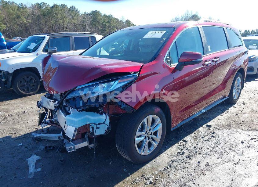 Photo 2 of 2025 Toyota Sienna LIMITED (VIN 5TDZRKEC8SS229392)