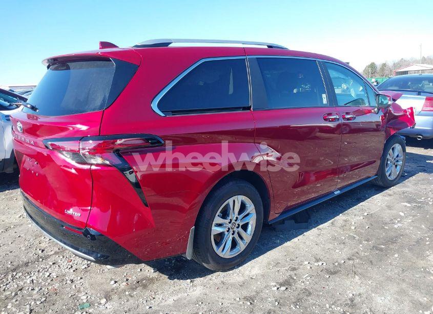 Photo 4 of 2025 Toyota Sienna LIMITED (VIN 5TDZRKEC8SS229392)