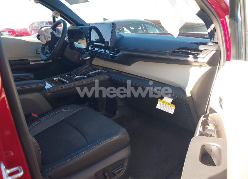 Photo 5 of 2025 Toyota Sienna LIMITED (VIN 5TDZRKEC8SS229392)