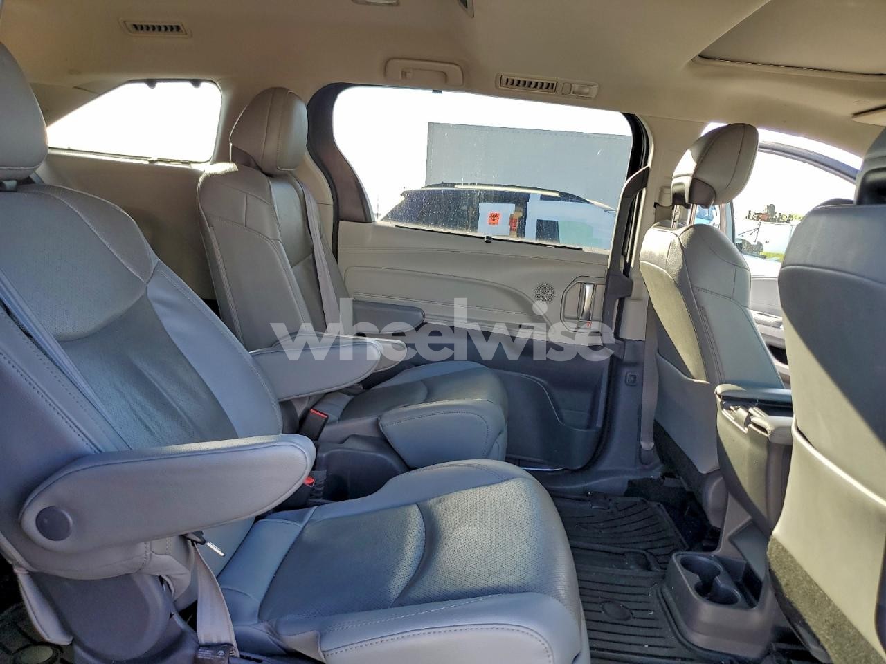 Photo 11 of 2021 TOYOTA SIENNA LIMITED (VIN 5TDZRKEC9MS031181)