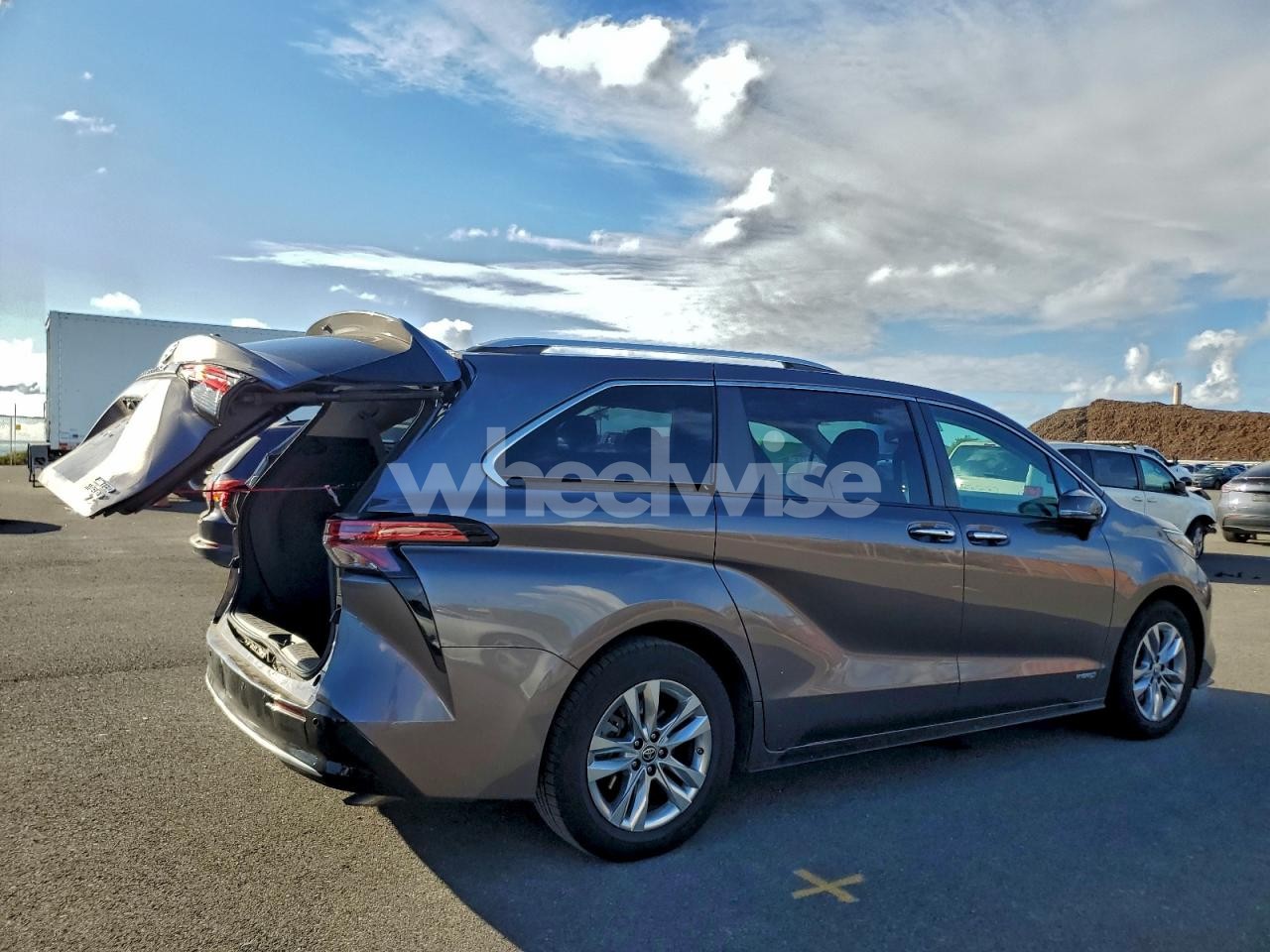 Photo 3 of 2021 TOYOTA SIENNA LIMITED (VIN 5TDZRKEC9MS031181)