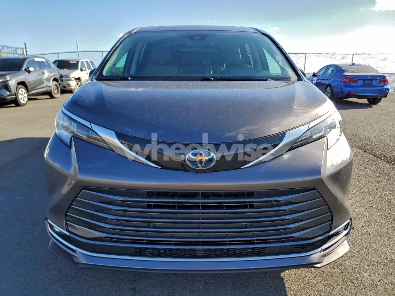 Photo 5 of 2021 TOYOTA SIENNA LIMITED (VIN 5TDZRKEC9MS031181)