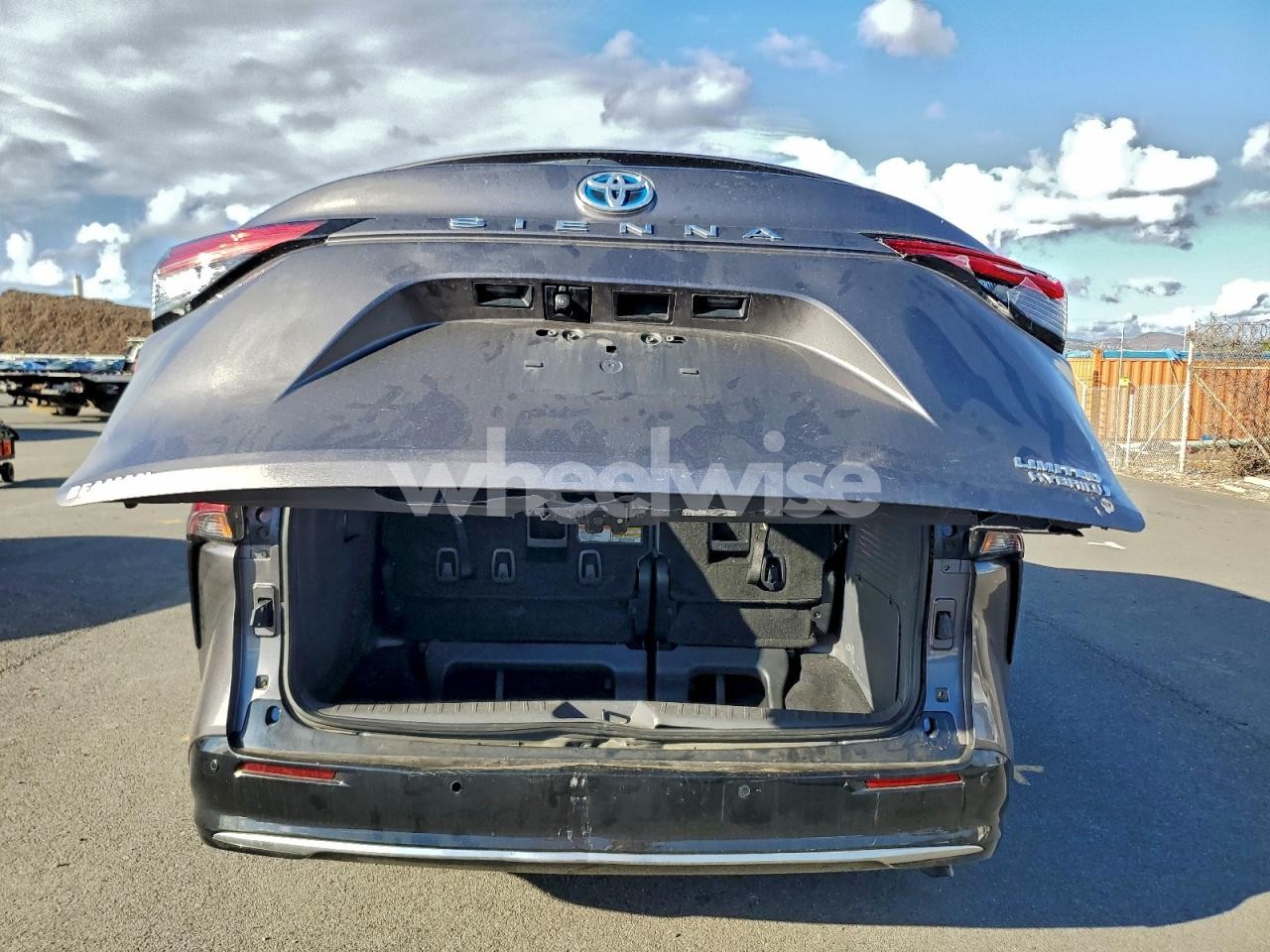 Photo 6 of 2021 TOYOTA SIENNA LIMITED (VIN 5TDZRKEC9MS031181)