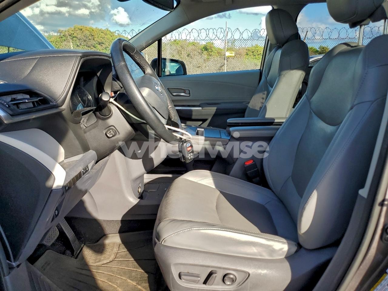 Photo 7 of 2021 TOYOTA SIENNA LIMITED (VIN 5TDZRKEC9MS031181)