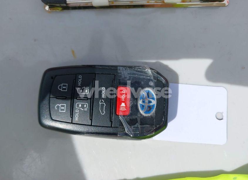 Photo 11 of 2025 Toyota Sienna LIMITED (VIN 5TDZRKEC9SS234407)